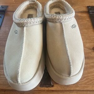 UGG Tazz Platform-  never worn